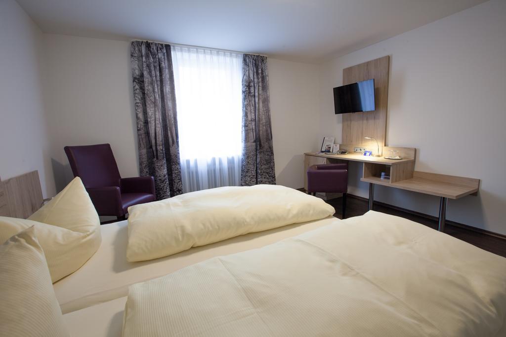 Hotel Zur Pfalz カンデル エクステリア 写真