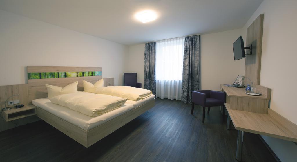 Hotel Zur Pfalz カンデル エクステリア 写真