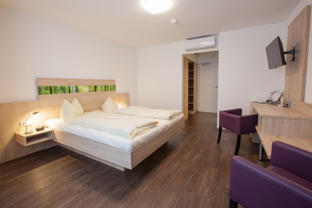 Hotel Zur Pfalz カンデル エクステリア 写真