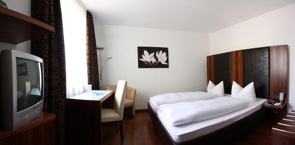 Hotel Zur Pfalz カンデル エクステリア 写真