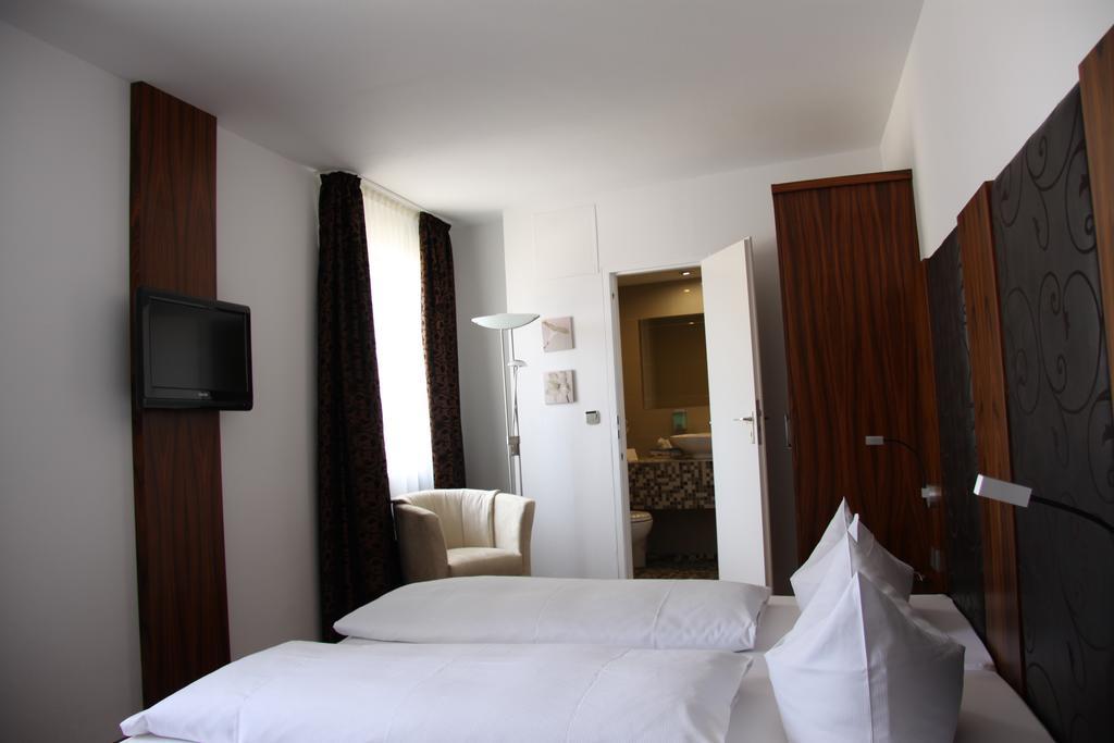 Hotel Zur Pfalz カンデル エクステリア 写真
